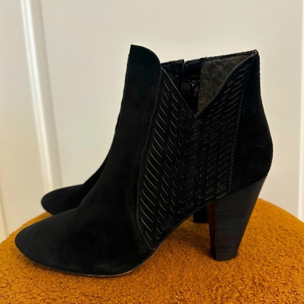 Vince Camuto Rotiena Suede Ankle Booties‎ Size 8 M Black Perforated Laser Cut